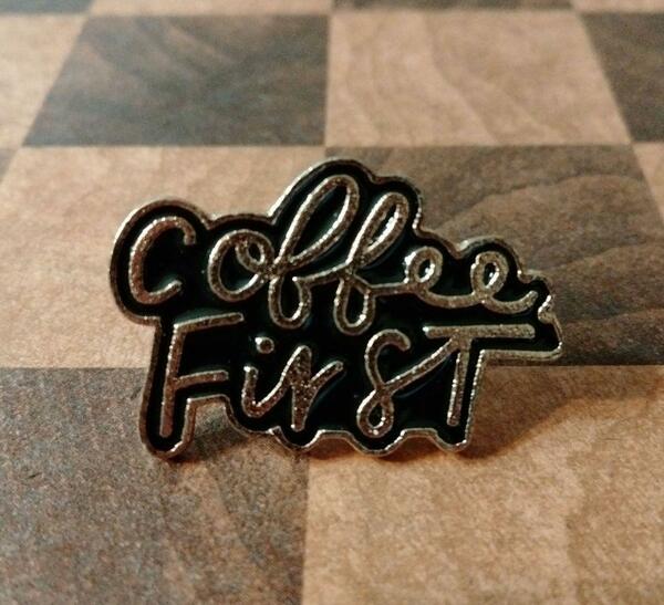 【ピンバッジ】CoffeeFirst　珈琲　カフェ　英語　ロゴ　喫茶