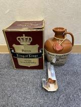 【EKA-8668AT】1円スタート munro's King of Kings 総重量約1280g 750ml 43％ 陶器ボトル 未開栓 中古品 長期保管品 スコッチウイスキー_画像1