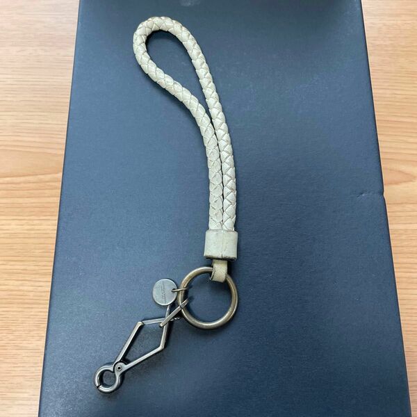 ボッテガヴェネタ　キーリング　ストラップ　ホワイト キーホルダー BOTTEGA VENETA レザー Carabiner