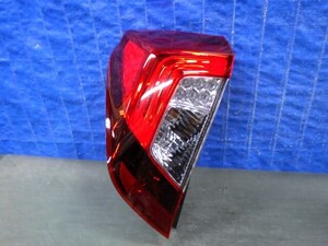 K614　フィット ハイブリッド　GP5　GP6　前期　左テール　LED　W1698　美品