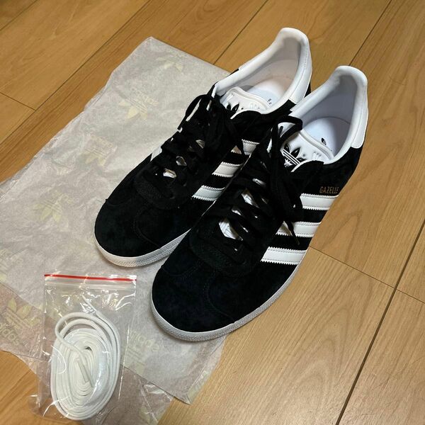 スニーカー adidas GAZELLE 27.5