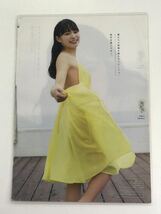 [150μフィルム厚手ラミネート加工］　関水渚4ページ　雑誌の切り抜き　ビキニ水着　グラビア　胸の高鳴り_画像3