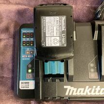 営MK36-家DY makita マキタ 充電式草刈機 MUR368AD 草刈り機 刈払機 急速充電器 DC18RD バッテリー BL1860B おまとめ 通電動作確認済_画像2