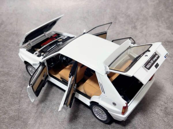 京商 1/18 モデルカー ランチアデルタ HF インテグラーレ Lancia Delta HF 