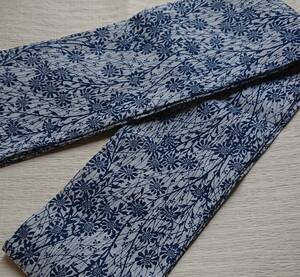 [..] silk Kobai hanhaba obi white ground . navy blue 