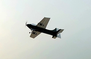 new! 送料無料！　TAM-200X　スロースタント機　エルロン機です　飛行重量約220g（航空法に抵触します）
