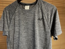 【激安1点のみ 国内正規品】New Balance ニューバランス NB DRY 吸水速乾 ポリエステル100% 半袖 Tシャツ L グレー系 AMT81095_画像3