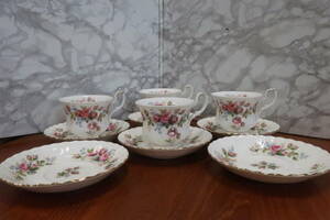 [240515-3M]【中古品】《食器》ROYAL ALBERT/ロイヤルアルバート MOSS ROSE/モスローズ カップ＆ソーサー 4客/ソーサー2つ多い《状態：△》