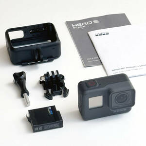 GoPro HERO5 Blackセット　本体　バッテリー　フレーム　マウント用バックル／ゴープロ　アクションカメラ デジタルビデオカメラ