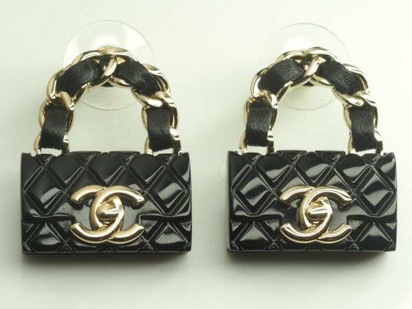 ◆CHANEL　シャネル　ココマーク　マトラッセ ピアス　B23C 　箱　美品