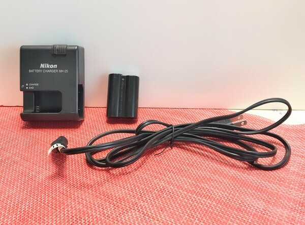 中古　純正 ニコン バッテリーチャージャー Nikon BATTERY CHARGER MH-25 　Nikon BATTERY　EN-EL15 70V 1900mAh 14Wh 現状渡し