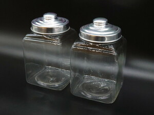 R-075876　アンティーク雑貨　当時物 デッドストック アルミ蓋 レトロなガラス瓶2個セット(角型、角瓶、キャニスター、ガラスビン、菓子瓶)