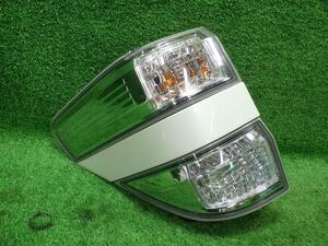 ヴェルファイア DBA-ANH25W 左テールランプ/テールライト 2.4V 4WD 7人 070 コイト 58-28 81560-58080