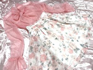 とってもキュートなピンクのリボンタイブラウス☆キャンディースリーブがかわいい×花柄オーガンジーギャザースカート☆甘々女子