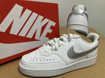 新品23.5cmナイキNIKEレディーススニーカーコートビジョンCOURTVISIONホワイトシルバー白銀エアフォース1AF1好きにレディーススニーカー_画像1