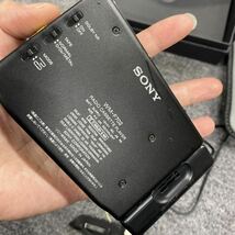 05221 中古品 動作未確認品 SONY ソニー WALKMAN ラジオ ポータブルカセットプレーヤー WM-F702 現状ジャンク品　箱あり_画像5