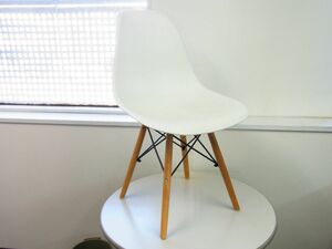 美品★Eames イームズ★シェルサイドチェア★DSWダイニングハイサイドチェアウッドベース★ホワイト白★ダイニングチェア★北欧家具