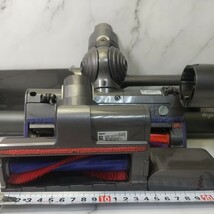 388同梱NG ダイソン dyson SV11 コードレスクリーナー 動作品 電源方式充電式掃除機 2.2kg スリムV7 サイクロン チャージャー付属7点セット_画像5