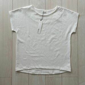 【新品・未使用】Alma Designオフホワイトショート袖トップス【Mサイズ】 トップス カットソー Tシャツ 半袖 ホワイト