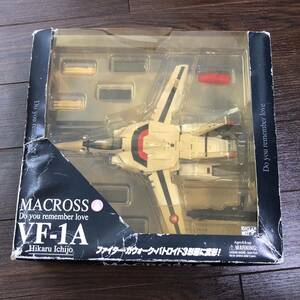 超時空要塞マクロス 3段変形 VF-1A バルキリー 1/60 一条輝 箱状態難あり 塗装済み完成品 YAMATO 