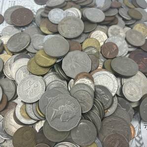 ◎【売り切り】1円スタート 外国硬貨 おまとめ 約2㎏ 大量出品 海外 硬貨 通貨 コイン ヨーロッパ アジア 古銭 旧硬貨 現状品 ◎の画像1