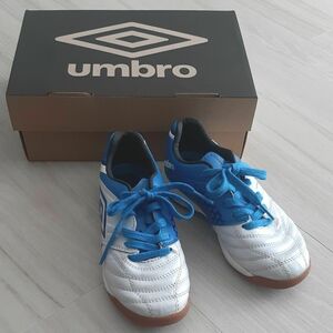 umbro フットサルシューズ　キッズ　18cm 