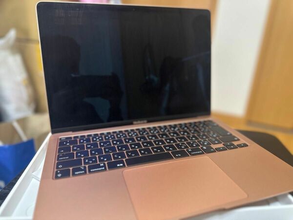 超美品　MacBook Air M1チップ8G 256GB