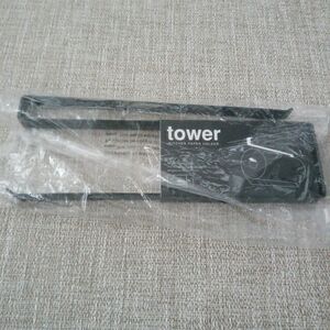 【tower】ブラック　山崎実業(Yamazaki) 戸棚下キッチンペーパーホルダー
