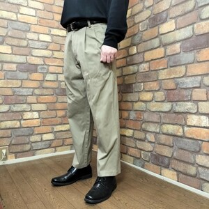 BP3-250【DOCKERS】コットン ワイド チノ トラウザーズ 【W32 メンズ M】【モデル175cm】ベージュ スラックス USA古着 アメカジ ゴルフ