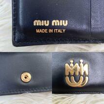 【極美品】miu miu ミュウミュウ　 二つ折り財布　 現行モデル　カーフレザー　ゴールドロゴ　ブラック　黒_画像9
