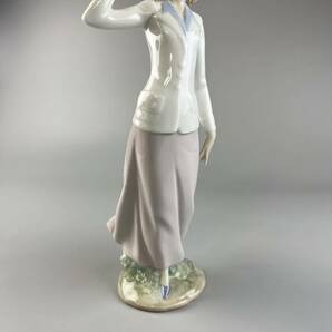 LLADRO リヤドロ No 5682「そよ風」女性 フィギュリン 置物 陶製人形 リアドロ 陶器 インテリア コレクション 西洋磁器 の画像5