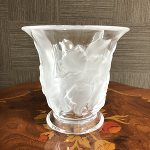 【ITBUW35HMDP8】花瓶 クリスタル ガラス 花柄 インテリア 小物 工芸品 洋風 アンティーク品 