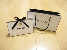 CHANEL シャネル　ショッパー　CCロゴチャーム付きギフトBOX　ホリデー_画像1