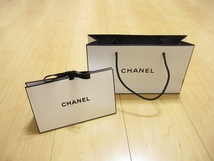 CHANEL シャネル　ショッパー　CCロゴチャーム付きギフトBOX　ホリデー_画像2