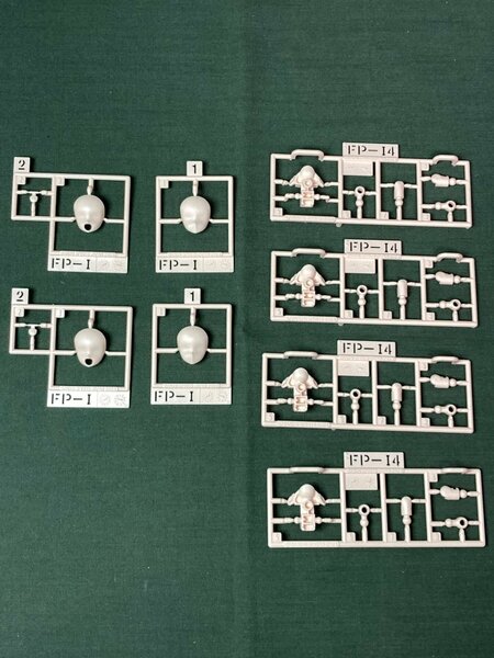 ※無塗装フェイスパーツと顔の基部ランナーのみ2セット分 30MS リーパー/ファングコスチュームの付属品