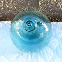 古いガラス玉 浮き玉 ガラス球 浮き球 ビン玉 気泡入り 刻印あり 昭和レトロ 浮玉 硝子 ヘソ 漁具 インテリア 大型 直径約23.8cm_画像1