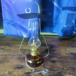 オイルランプ 日本のアンティーク 硝子ホヤ アンバーガラス ブリキの傘 吊り照明 ランタン