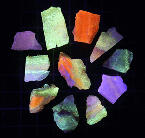 鉱物標本、蛋白石、蛍光オパール北海道産　S　23グラム（D3)