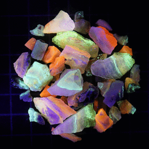 鉱物標本、蛋白石、蛍光オパール北海道産　SS　21グラム（E9)