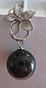 [*M*]. butterfly pearl pin brooch 