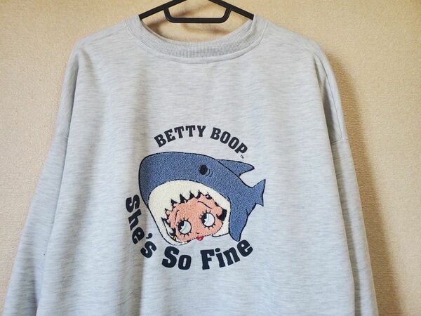 ベティちゃん　サメ　BETTYBOOPトレーナー　スウェットサガラ　刺繍