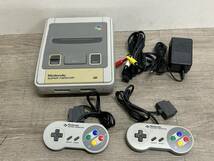 ☆ SFC ☆ スーパーファミコン 動作品 本体 コントローラー アダプター ケーブル 箱 説明書 付属 Nintendo SUPER FAMICOM 任天堂 2771_画像1