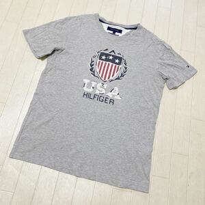 3925☆ TOMMY HILFIGER トミーヒルフィガー トップス 半袖Tシャツ クルーネック メンズ L グレー イラスト