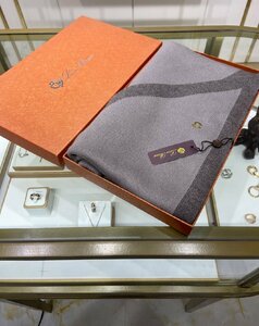 Loro Piana　ロロピアーナ　秋冬新品　100％カシミア　ストール　マフラー　レディース　プレゼント　箱付き　2808