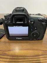 キャノン CANON EOS 6D DS126401 ボディ デジタル 一眼レフ 中古 動作確認済み　充電器　フラッシュ　セット　しいさな傷あり_画像5