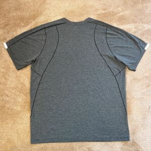 アークテリクスの反射材付きTシャツ メンズMサイズ グレー 速乾 防臭殺菌Tシャツ ワンポイントロゴ の画像6