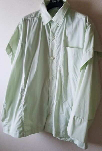 淡いペパーミントグリーン☆デザインも素敵なブラウス☆表記38ですがゆったりサイズ☆羽織にも