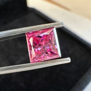 モアサナイト pink ピンク プリンセスカット 1.0CT 5.5mm ルース 証明書付 人工ダイヤモンド モアッサナイト スクエアカット