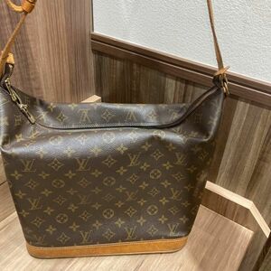 LOUIS VUITTON ルイヴィトン モノグラム ショルダーバッグ シャロン・ストーン アムファー・スリー バニティスター