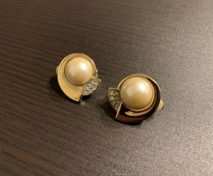 GIVENCHY earrings pearl Gold biju- accessory Givenchy stamp equipped 